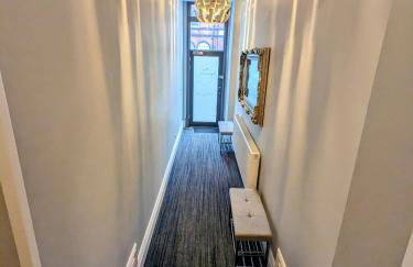 Robert Bolt House, Free Parking, 1 Minute to Metrolink - Photo 21