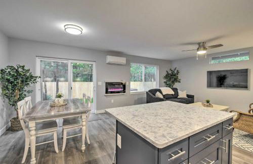 Beach Break Home with Hot Tub - Walk to Beach - Foto 7