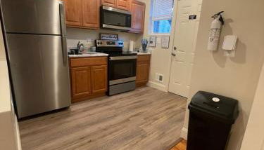 Chic 4 Br, 2Ba Apt in SE DC - Photo 4