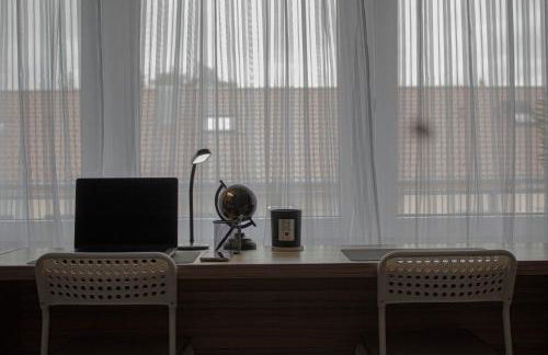 Modernes Studio mit großem Balkon, vollausgestatteter Küche und idealem Arbeitsplatz für Home Office - Foto 7