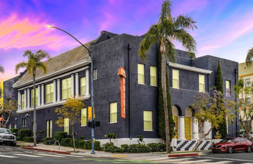 The Neon Elm Hotel - Foto 54