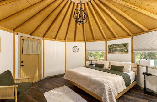 Canyon Family Yurt Cabin - Hot Tub Loft Full Kitchen & Bath - Photo 17