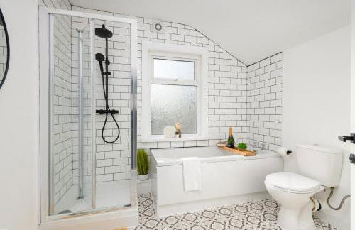 Asher Suite - Cozy 2BR Home with Parking & WIFI - Foto 14