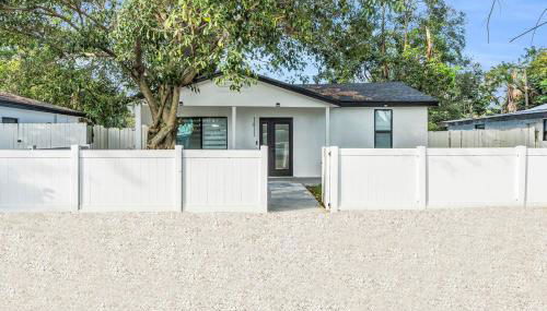 Modern Home with large private yard - Next to downtown & beach & airport - Pet friendly - Foto 5