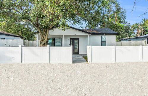 Modern Home with large private yard - Next to downtown & beach & airport - Pet friendly - Foto 5
