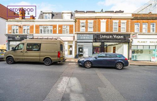 Penthouse Serviced Apartment in Camberley Town Centre with Free Parking, Free WiFi, Lift and Balcony Access By Redwood Stays - Foto 30