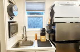 Tiny House Living with In Unit Laundry Steps from Kaiser - Foto 22