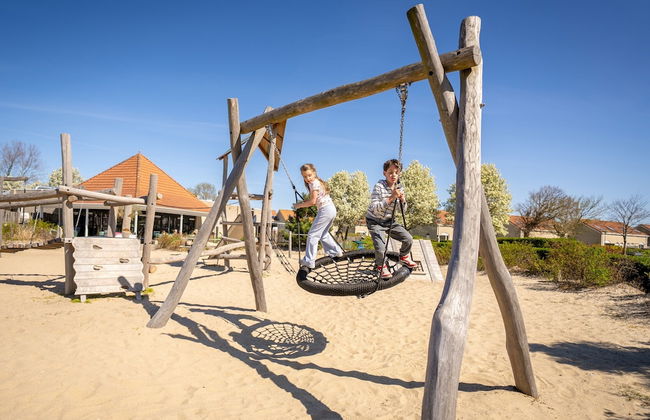 Restyled Bungalow With 2 Bathrooms, Near the Beach - Photo 15