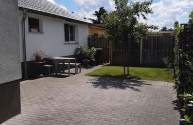 Apartment mit Innenhof, Rasen und Parkplatz - Photo 5