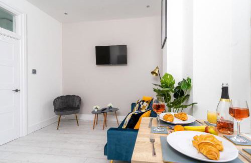 Cheerful 2 Bedroom Homely Apartment, Sleeps 4 Guest Comfy, 3x Double Bed, Parking, Free WiFi, Suitable For Business, Leisure Guest,Glasgow, Glasgow West End, Near City Centre, Perfect For Common Wealth Games 2026 - Foto 55