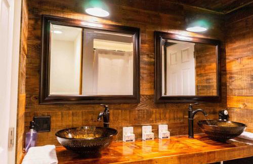 Miners Suite-Centrally Located in Shaver Lake - Photo 10