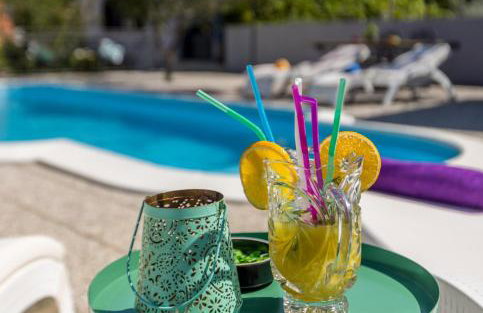 JOVI-relaxing, fenced, private, heated pool & view - Photo 32