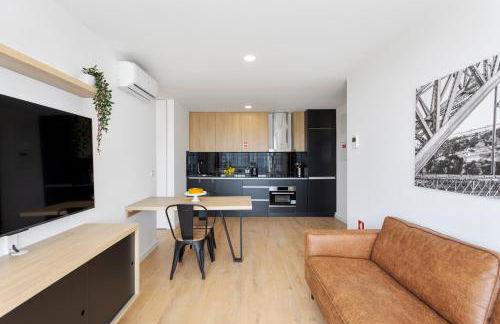 HostWise - Bright Flat with Balcony and Garage - Foto 15