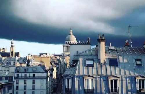 Place Maubert Coeur de Paris Beau Nid contemporain vue Paris calme clair dernier etage clim ascenseur - Photo 1