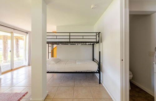 Modern Lakefront Retreat w King Bed - Foto 22