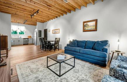 5-Star 2BR: Comfy, SuperHost Hospitality - Foto 1