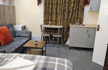 The Green Light House Studio 24 - Free Private Parking - Foto 18