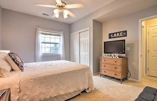 Pool Access Waterfront Lake Ozark Condo with Patio - Foto 22