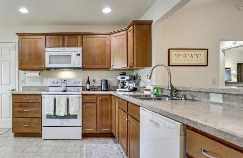 Swim, Golf and Unwind Home 5 Mi to Lake Sumter! - Foto 9