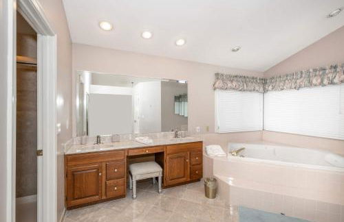 Luxurious Dream Home - For 10 - Photo 27