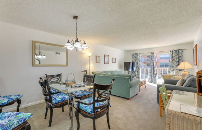 Sunny Cocoa Beach Condo with Balcony and Pool Access - Foto 5