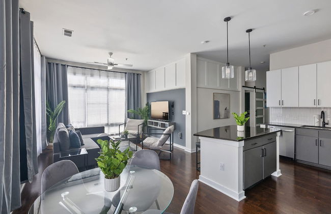 Spacious 2BD With Private Balcony and Free Parking 2 - Foto 5