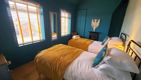 Paget Cottage a cosy and comfy 2 bedroom cottage with parking to the rear and a short drive from Cannock town centre - Foto 3