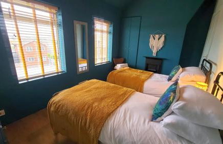 Paget Cottage a cosy and comfy 2 bedroom cottage with parking to the rear and a short drive from Cannock town centre - Foto 3