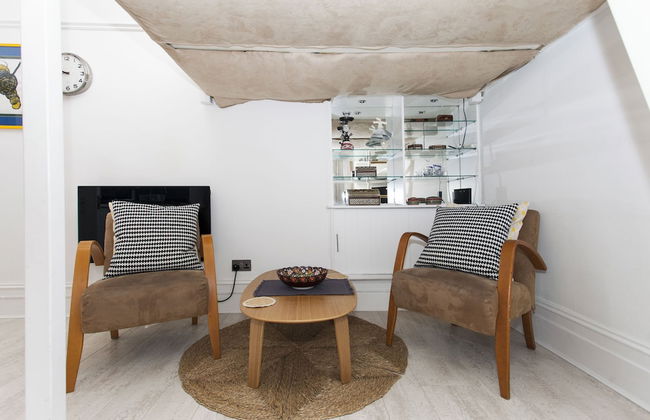 Leicester Square Atmosphere - Photo 13