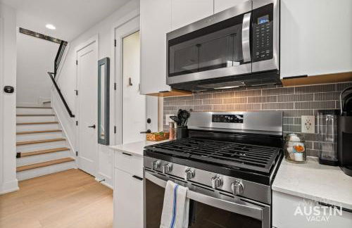 Pet Ok East ATX 2BR 2.5BA Pool, Game Room and Yard Nr Moody Ctr by Austin Vacay - Foto 44