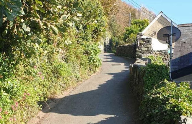 Seaview Apartment Sleeps 2 -patio -wifi -Tv - Photo 6