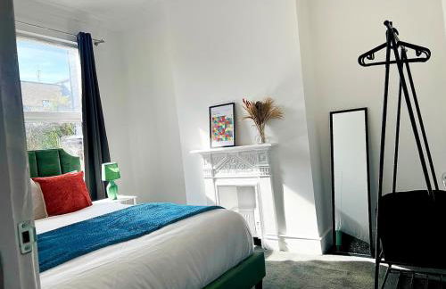 Spacious 4Bedroom - 10mins to London Bridge with Parking & Garden - Foto 41