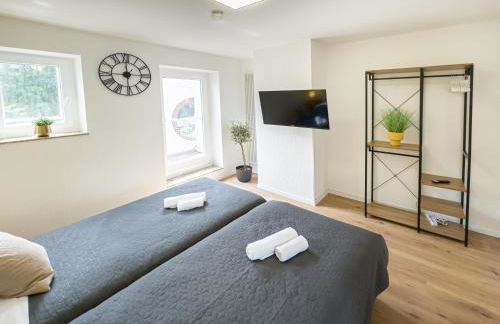 ImmoStay G#1 Ferienhaus - Parken & WiFi, 2 Balkone und 2 Bäder,4K - Foto 38