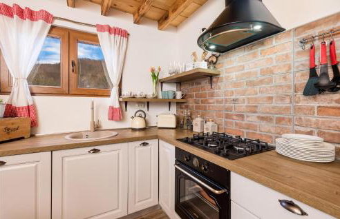 Gorgeous Home In Gospic - Photo 24
