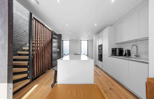 Luxury Canal St Villa with Free Parking - Foto 6