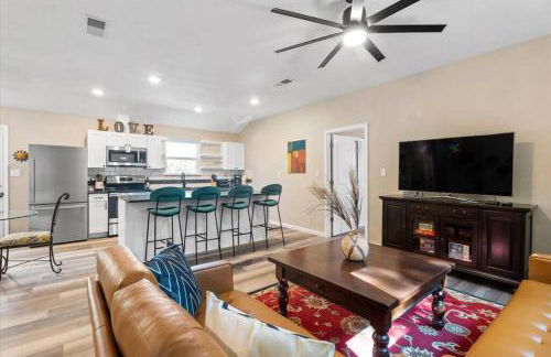 Modern Cabin Nestled in a Pine Forest Near Austin - Foto 45