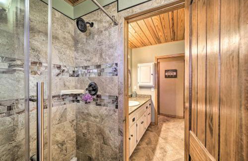 Lakeside Haven with Sandy Beach, Sleeps 12, 3 Bath - Foto 35