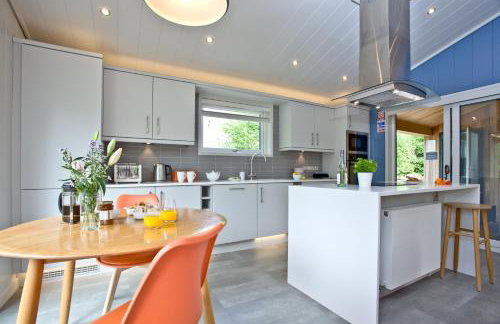 Orchard Lodge, Strawberryfield Park - Photo 12