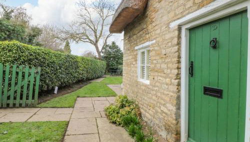 Bumble Bee - Photo 3