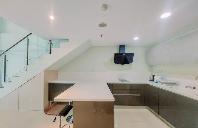 Big Studio Loft Apartment at The Reiz Condominium Medan By Travelio - Foto 8
