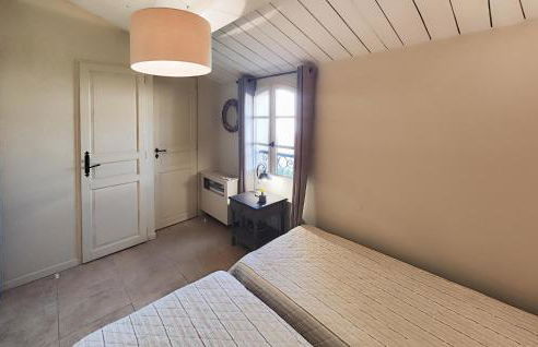 2 Bedroom Awesome Home In Saint-Laurent-De-La-Ca - Foto 13