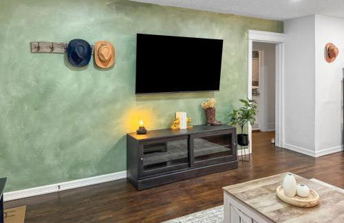 Casa Hosum - 7 mins Downtown Sleeps 9 King Bed Fenced Yard - Foto 29