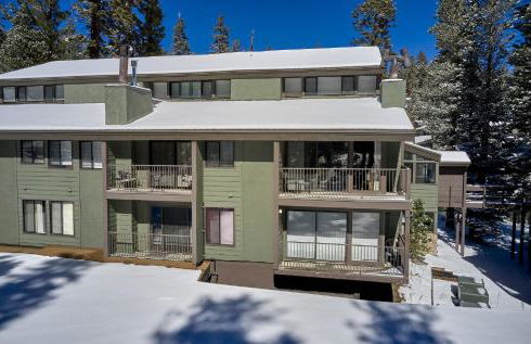 St Anton Street View 2-Bedroom Condo with full kitchen - Foto 22