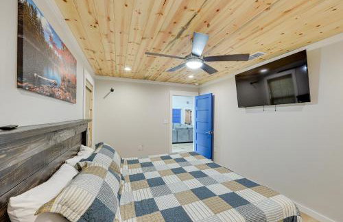 Riverfront Caddo Shack Home with Views and Fire Pit - Foto 11