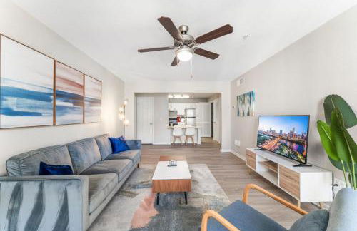 Spacious 2BR King Suites w Pool, Gym, Laundry - Close to Downtown - Foto 26