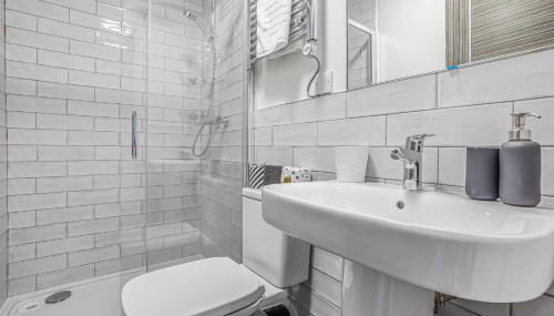 Canterbury 5 bedroom house stay- sleeps upto 9 - Foto 2