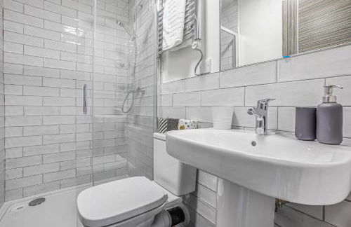 Canterbury 5 bedroom house stay- sleeps upto 9 - Foto 2