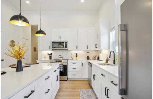 Skyline Retreat 3BR-3BA w Stunning Views Near DT - Foto 15