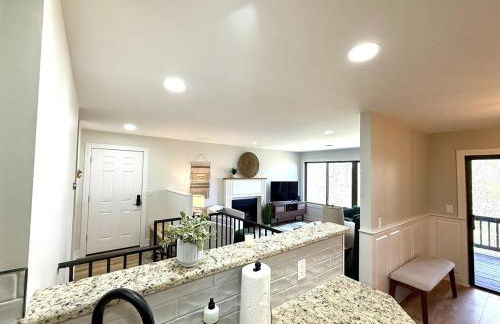 The Canopy 4BR Forest Escape Spa, Sip, and Unwind - Foto 26