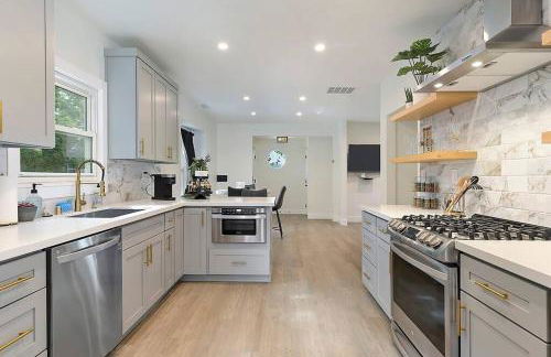 East Sac Getaway, Walking Distance to Hospitals - Photo 16